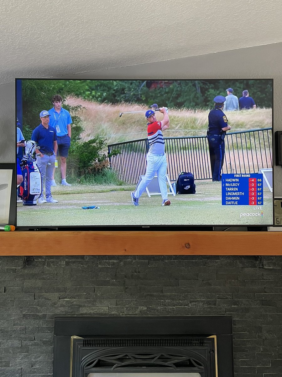 alanst1's tweet photo. I’m really hoping @AmandaGolf59 noticed this because I can’t wait to get her take on it. Who in the…? Why in the…? Are you really going to drink the rest of that?! #USOpen https://t.co/fcjLfrlElZ