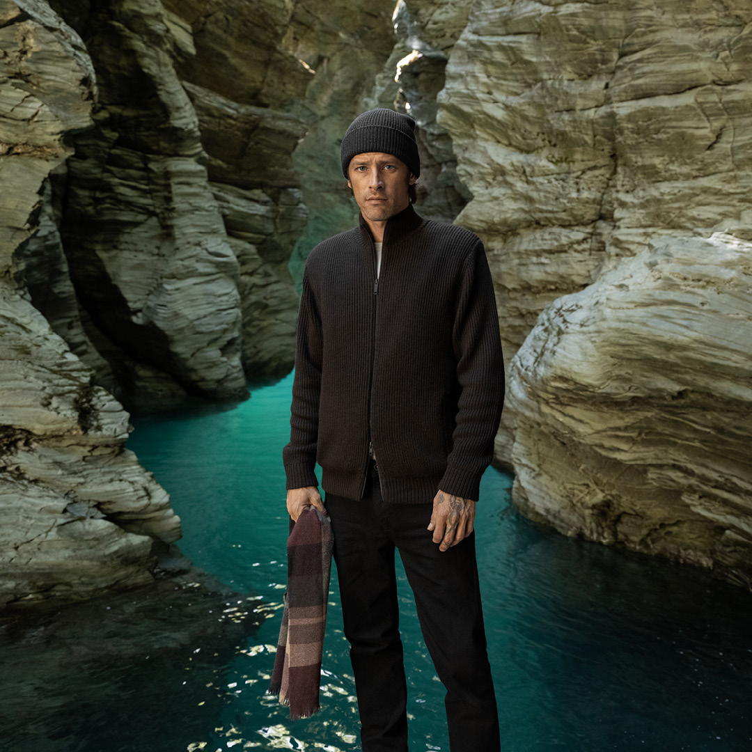 QUALITY KNITWEAR // Simple &amp; timeless offering premium warmth.

📷: @derekhendersonphoto

#renatured #backtonature #roddandgunn #mensfashion #mensstyle #mensfashion #autumn #winter #seeklessfindmore #winteressentials #luxelayering #gunnguy #southhemisphere #australia #newzealand