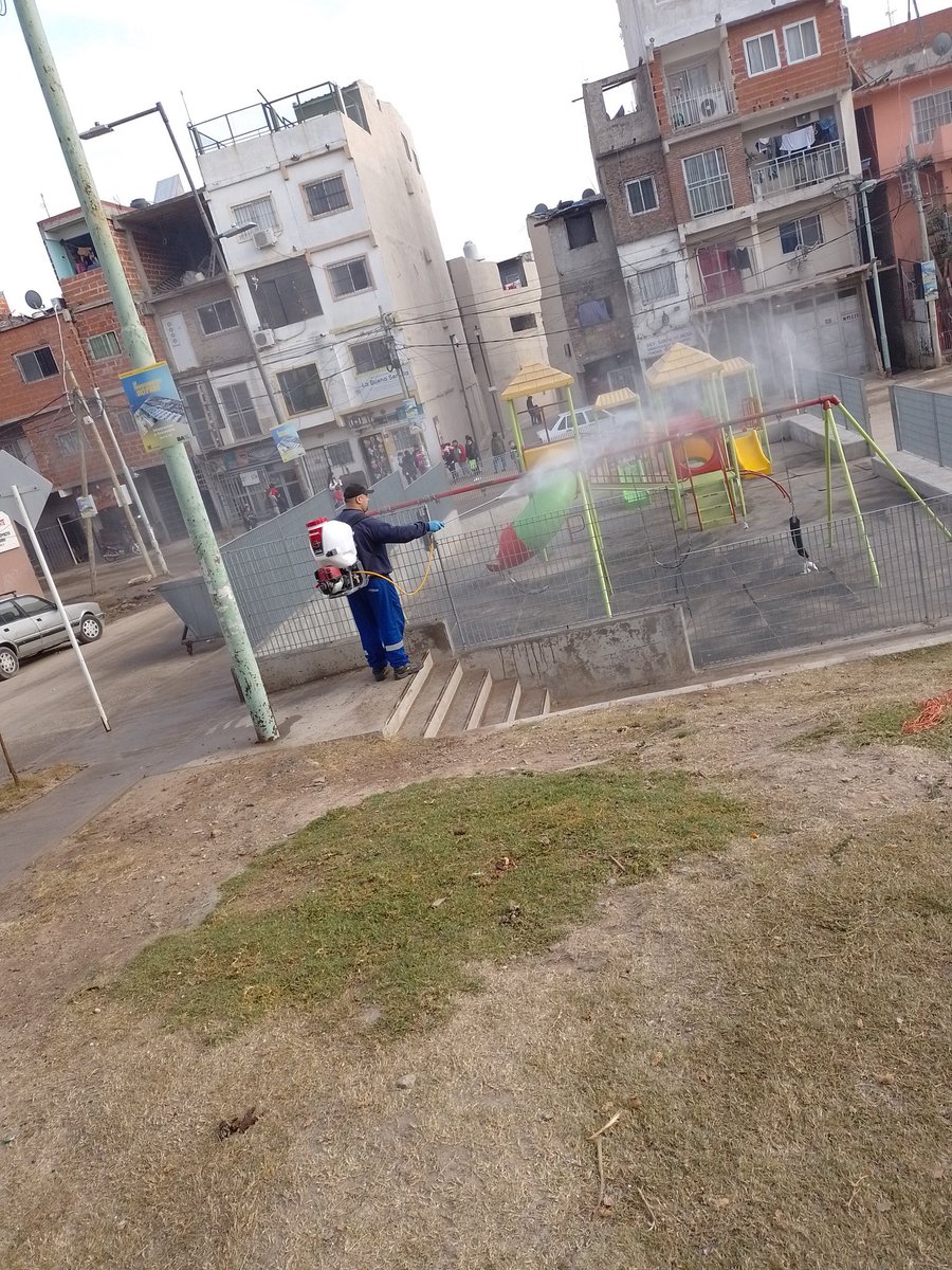 HectorN03153374's tweet photo. #EQUIPODGGIS 
Hoy con la cuadrilla de #Saneamiento en #Barrio20 y #Barrioolimpico se realizó corte de pasto, fumigación móvil, fumigación manual ,e Hidrolavado desinfeccion

@mrgospedini 
@Salas_Gabriel 
@MariaMigliore 
@gabimraida https://t.co/qO1NKc93ZN