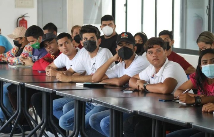 Jpsuv_Simonpla's tweet photo. #16Jun Junto a nuestro Vicpdte de la @JuventudPSUV para las Regiones Lara-Yaracuy Diego Pérez y a diferentes movimientos sociales participamos en el Pre-Congreso de Políticas Públicas de la Juventud del Estado Lara.

Juntos Venceremos. ✊

#ManuelaYBolívarSiempre

@NicolasMaduro https://t.co/YmLMjEHkDt