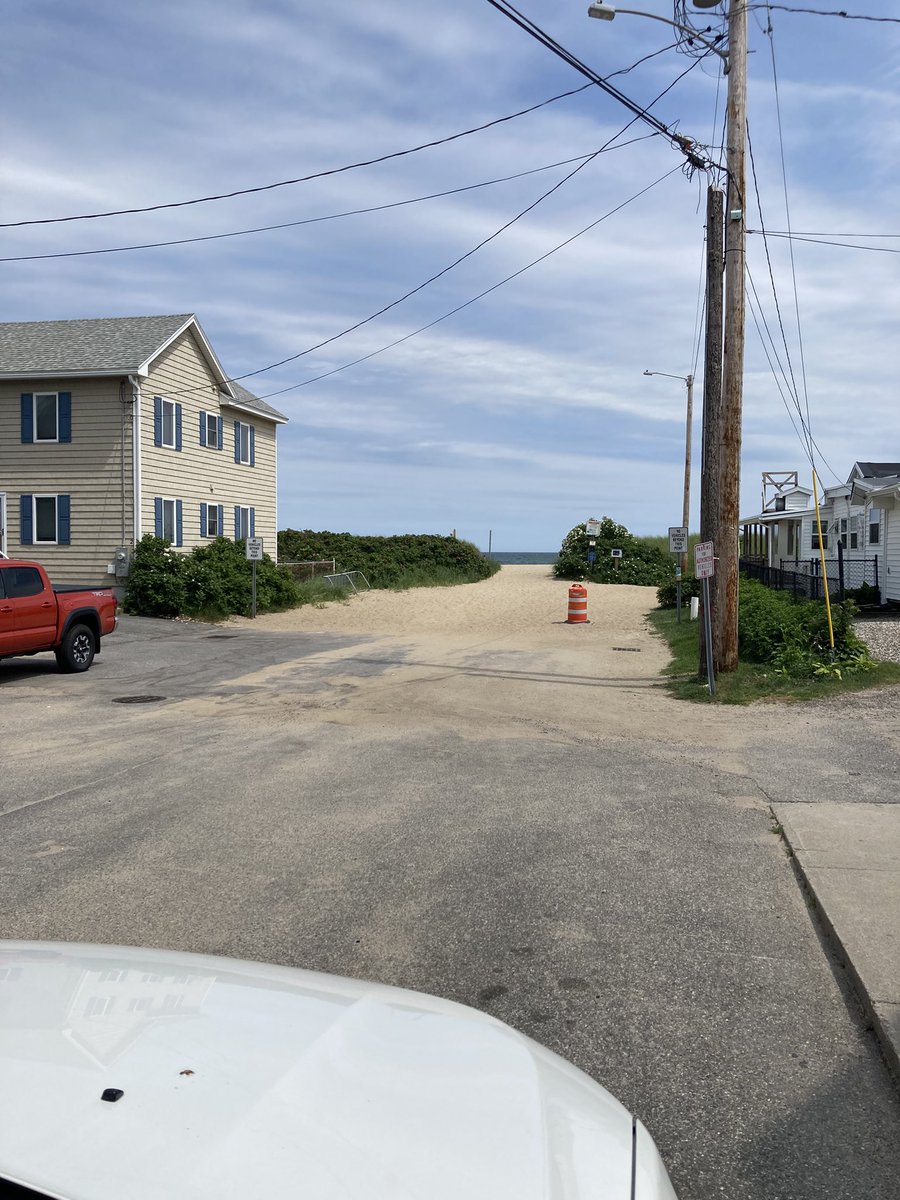 ClevelandWeird1's tweet photo. Cleveland to Biddeford - started in Cleveland on Saturday, and followed the Triptik to the ocean in Maine today. Tomorrow starts the return leg thru Boston and all the way home on Route 6. https://t.co/EOZqCNO8Ip