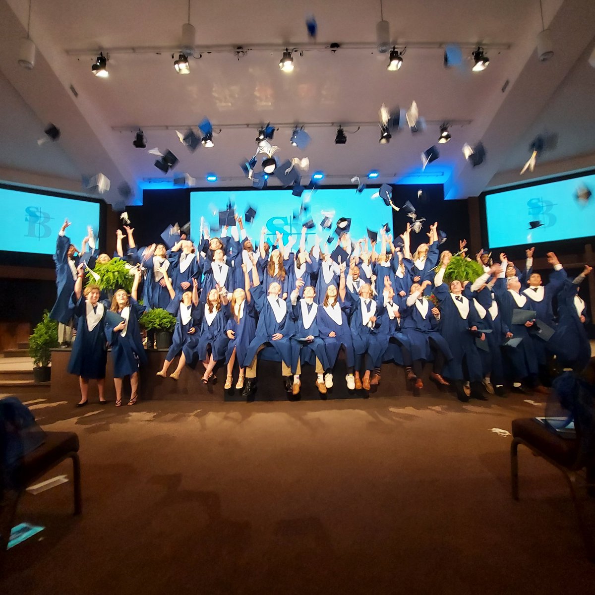 They did it.
Congrats 2022 grads!