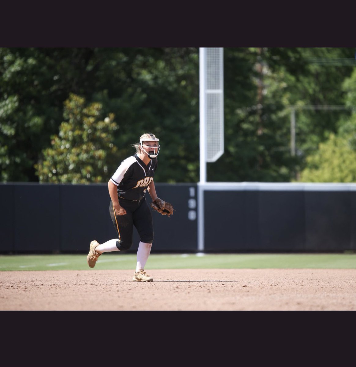BriBowers5's tweet photo. Always hyping up my pitcher! https://t.co/uPaHfhXfV1
