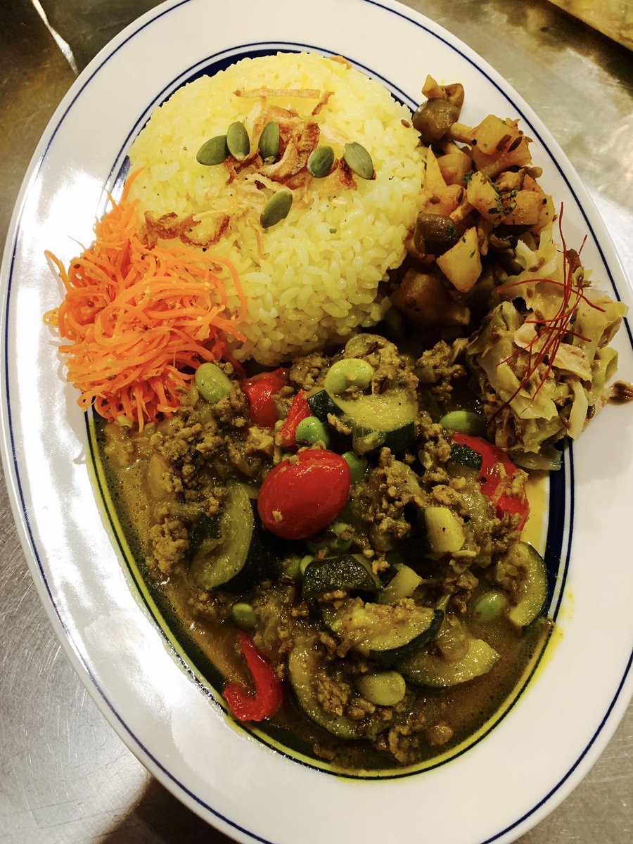curryshop_take's tweet photo. カレー屋タケちゃん！
本日11時30分からオープンしてます！
ヨロシクお願いします🙏😊🍛✨ https://t.co/6yM2zFFo1S