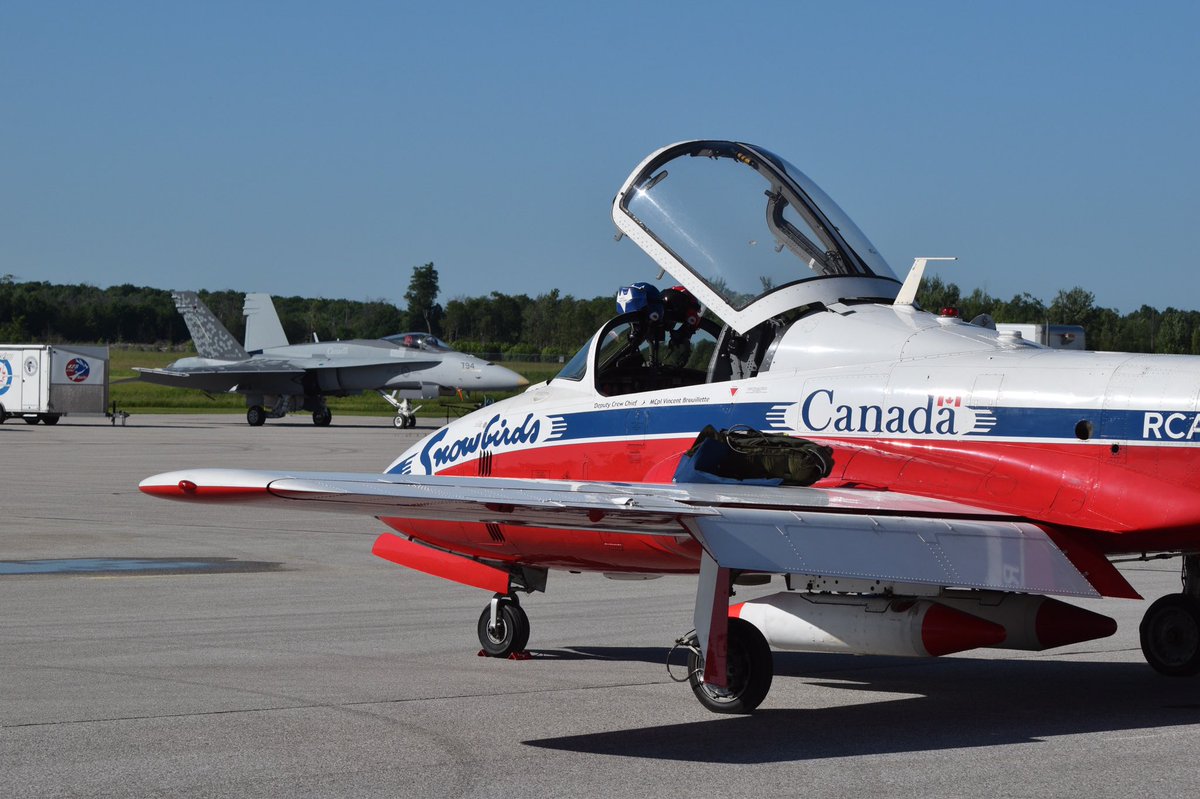 CEProductions22's tweet photo. NEWS: Snowbirds, CF-18 Hornet Demo Team, and 2 A-10 Warthogs arrive at the airport ahead the upcoming airshow at CFB Borden this Fathers Day weekend. @CTVBarrieNews @CFSnowbirds @CF18Demo https://t.co/AvEnGD5r5u