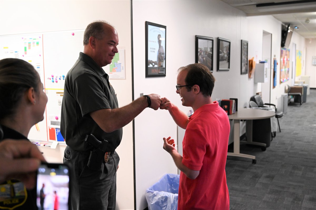 VBPD's tweet photo. Earlier this week, Chief @PaulNeudigate received a letter from an inspiring young man - Ryan.
In the letter, Ryan shared about his life, challenges he's faced, his hopes and aspirations, and his life motto - "Stay Ryan Strong."
For the full post: https://t.co/9bT6255McW https://t.co/KxZs1OiUUh
