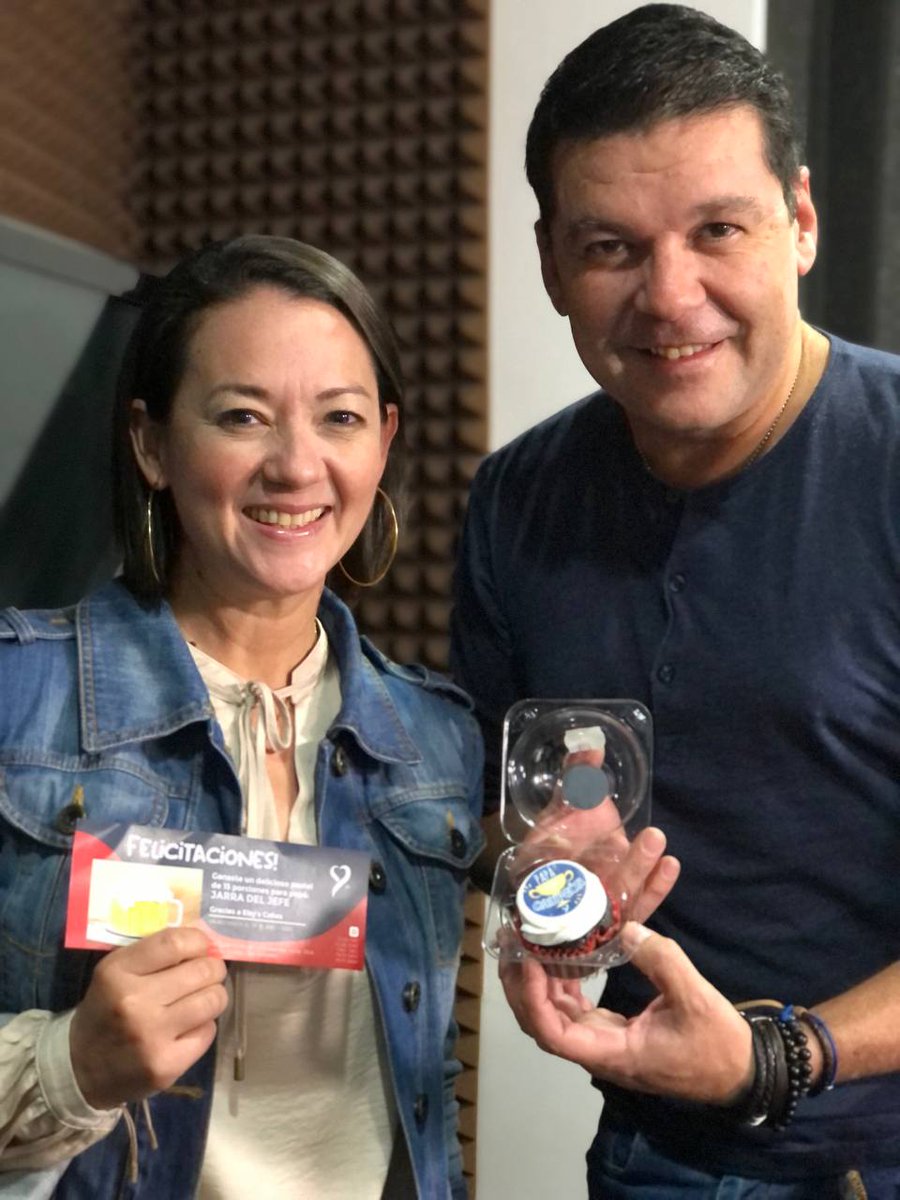 zona10am's tweet photo. Hoy tenemos un programa especial para papá, y regalamos premios gracias a @elsyscakes1
@angelgortiz y Claudia Rodríguez. https://t.co/Dt3ZqRciwI
