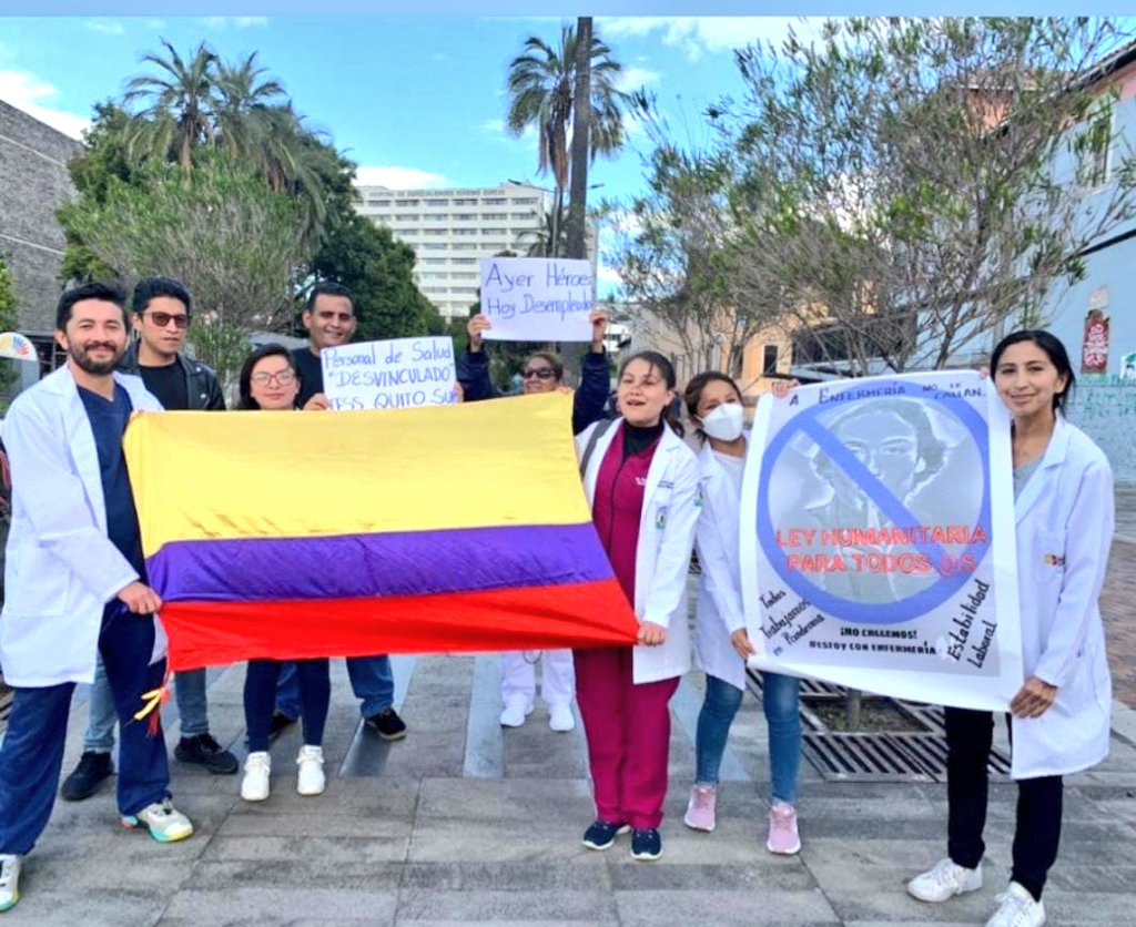 Reaccion_Ec's tweet photo. ¡Exijimos soluciones inmediatas @LassoGuillermo!
🚨Ya no podemos continuar así:
❎ sin insumos
❎ sin medicamentos
❎ sin personal sanitario
❎ sin estabilidad laboral.
Nuestra lucha es legítima por los derechos del pueblo ecuatoriano. #NoColgamosLaBata 🥼 #ParoNacional2022 https://t.co/7dHcM1jdaR