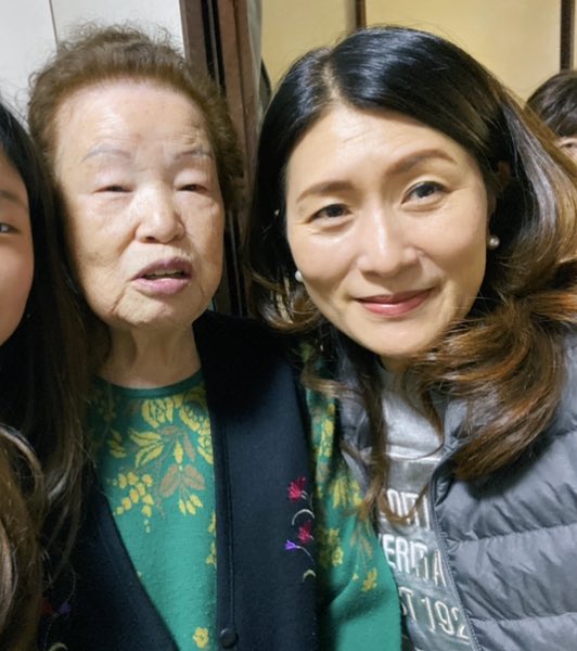 HyangsuPark's tweet photo. My grandma(함메) passed away in Mar. 2022 in Kobe.
She lived 97 years, born in 1924 in Busan of South Korea.
She moved to Japan in 1928 at the age of 4 with her families. Her life reflects history of Korea and Japan.
She was a good story teller.
I miss her.
#halmoni #Grandma https://t.co/oB0vMRRFGZ