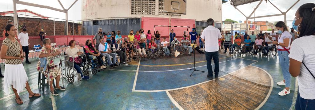 2HappyWheels's tweet photo. Today in Valencia, Venezuela, 🇻🇪our foundation donated #wheelchairs, ♿canes  and various aids to people with motor disabilities♿. To continue helping, support us🙋 with your contribution at https://t.co/uJiHf8svdg #RuedasDeEsperanza #WheelsOfHappiness https://t.co/QVp6x8E9fa