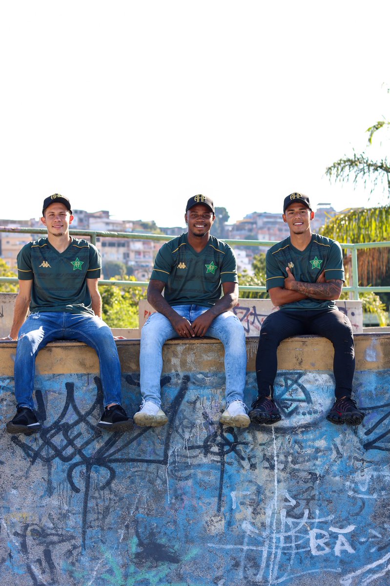 portuguesarjofc's tweet photo. PAIXÃO QUE NASCE NA ILHA! 
Com vocês, o manto IV da #LusaKappa, que carrega o sentimento lusitano por todos os lugares da Ilha do Governador. 

O clube querido da Ilha do Amor, do Rio, DO BRASIL! 

Aprecie este manto escolhido por você #DeTorcedorParaTorcedor. 📸 Vitória Tereza. https://t.co/w46vq6sarL