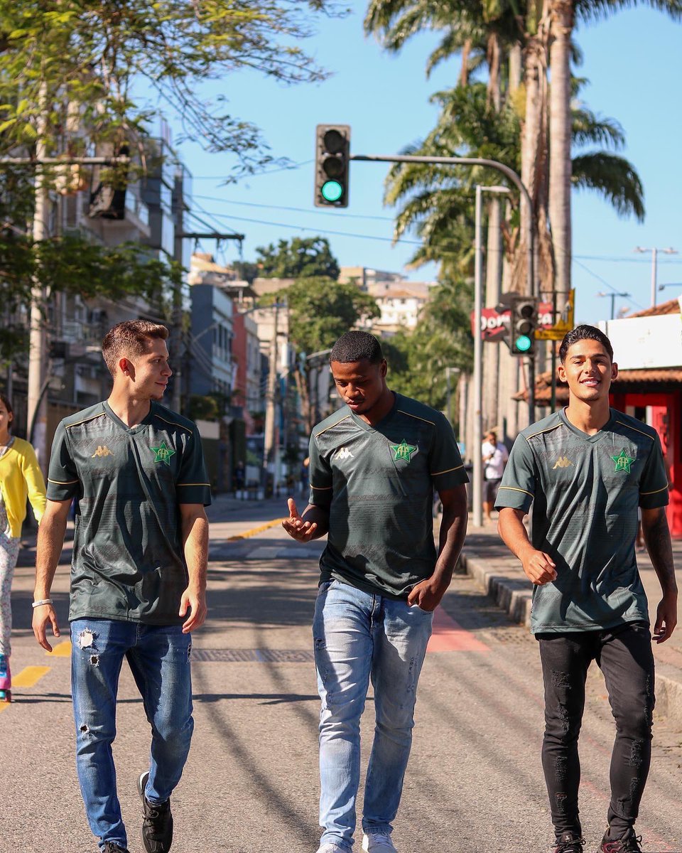 portuguesarjofc's tweet photo. PAIXÃO QUE NASCE NA ILHA! 
Com vocês, o manto IV da #LusaKappa, que carrega o sentimento lusitano por todos os lugares da Ilha do Governador. 

O clube querido da Ilha do Amor, do Rio, DO BRASIL! 

Aprecie este manto escolhido por você #DeTorcedorParaTorcedor. 📸 Vitória Tereza. https://t.co/w46vq6sarL