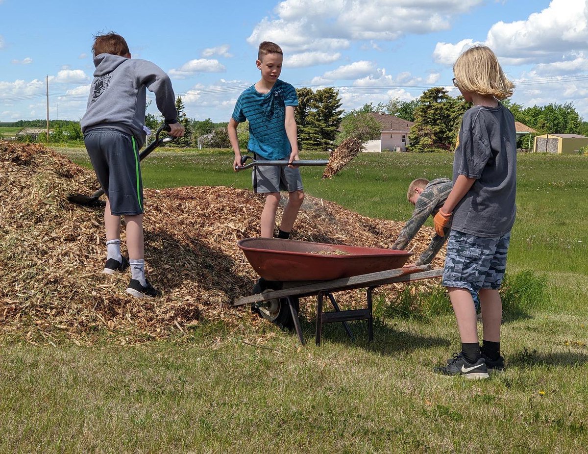 Round Hill School tweet media