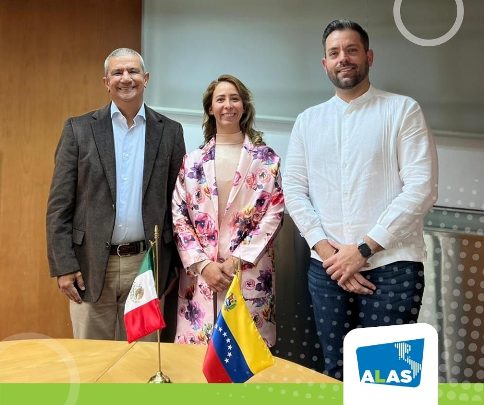 ALAS_Oficial's tweet photo. Nuestra Gte. Gral de @ALAS_Oficial Brenda Sánchez se reúne con @mauvizcaino Jefe de Cancillería de @EmbamexVen Abarcamos varios temas, entre ellos lograr que algunas empresas proveedoras puedan importar/exportar productos claves. #WorkshopALAS - ANSA 2022 https://t.co/fnJlHZjEOw