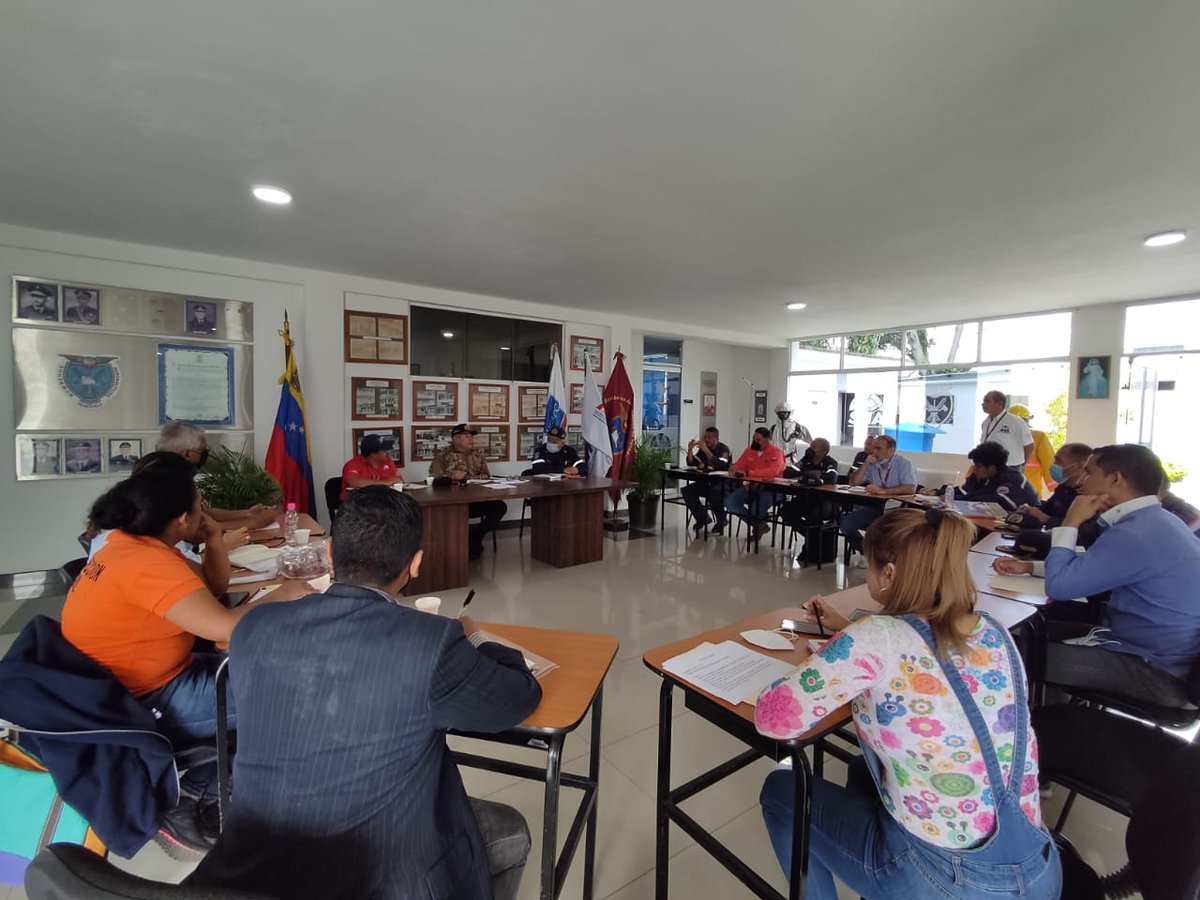 En este encuentro se estableció una agenda concreta con el objetivo de realizar un diagnóstico a corto plazo que permita ejecutar un Plan de Acción y Solución.
<a href="/CeballosIchaso1/">@FuerzaDinamica Remigio Ceballos Ichaso</a> 
<a href="/MIJP_Vzla/">MPPRIJP</a>
<a href="/VGRPC_/">VGRPC</a> 
<a href="/FrentePreveN/">Frente Preventivo Nacional</a> 
#Venezuela
#BomberosNacionales