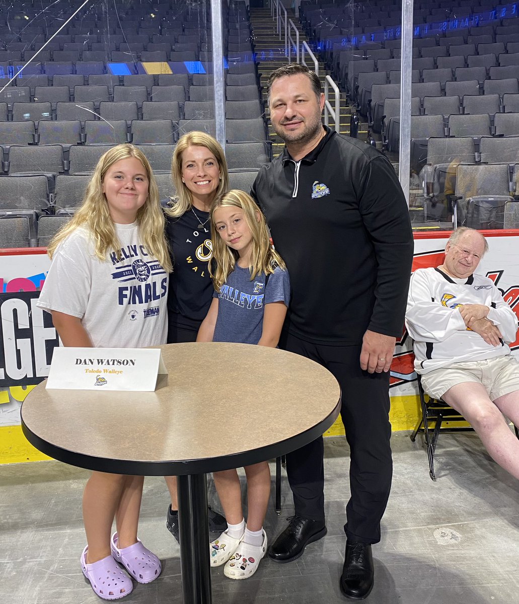 Justice4Sierah's tweet photo. Such a great night celebrating the Toledo Walleye! Had the chance to meet our favorite players Mitchell Heard, Goose, Fraser, and Hensick and many others! 
#heardthatdaddy #heardthat #toledowalleye https://t.co/mlx4tVvHq6