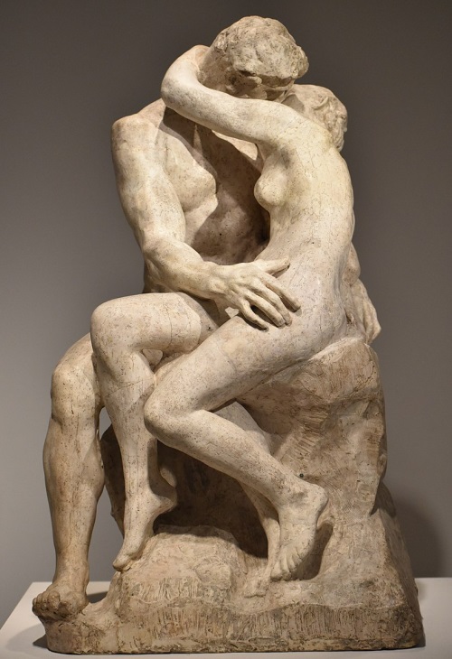 AidaBSanchez's tweet photo. Besos que matan de amor
al sentir el calor de quien ama.
Besos de luces futuras
que apagan las sombras calladas.[...]

Besos que queman,
besos que cantan,
besos que abrazan,
besos que aman.

Besos que miran de frente el amor...

@FerranGarrido 
 
 👨‍🎨 #AugustRodin https://t.co/2xbONCUJkA