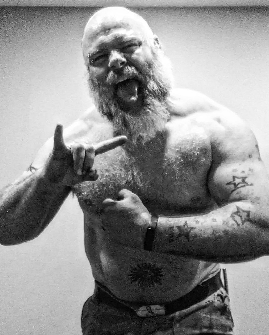EJHlavac's tweet photo. I see that Wolverine is trending. I know a guy that @Marvel should cast to play him. https://t.co/TW8NZs2VxB