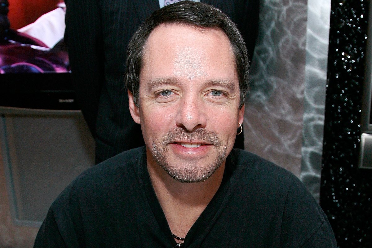 Contropolis_CT's tweet image. It is another sad day in the comic book industry. Altered Reality Entertainment extends its sympathies for the loss of another comic book legend and Eisner Award-Winner Tim Sale. Our hearts and prayers go out to his family, friends, and fellow fans.