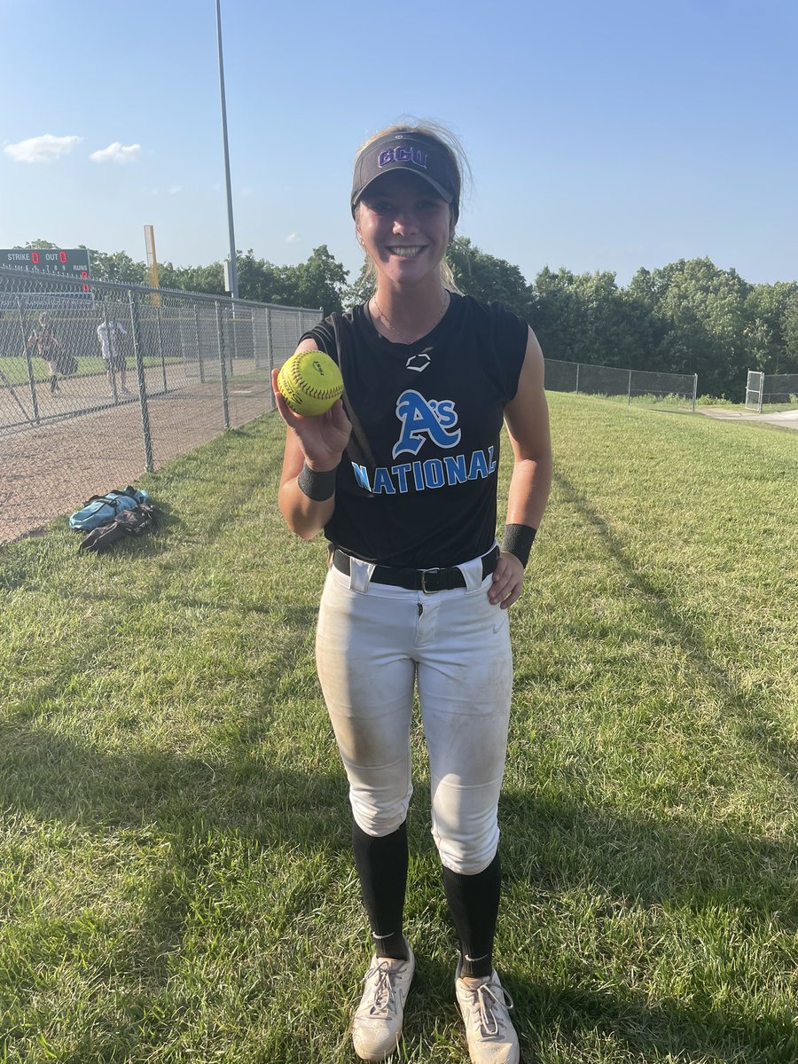 <a href="/tinleylucas_11/">Tinley Lucas</a> with the OPPO TACO BOMB to help keep us undefeated today💣🌮
