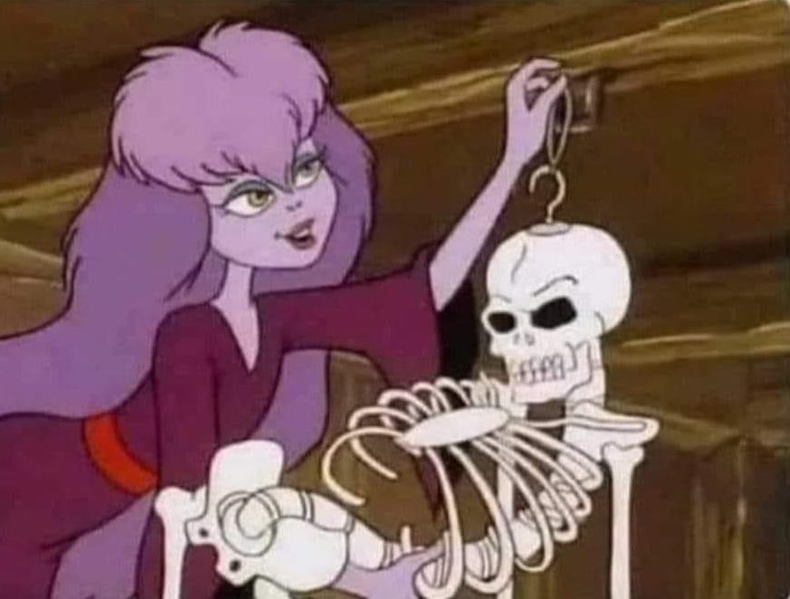vampirecrypts's tweet photo. me putting up regular house decor https://t.co/lor6H4Ax84