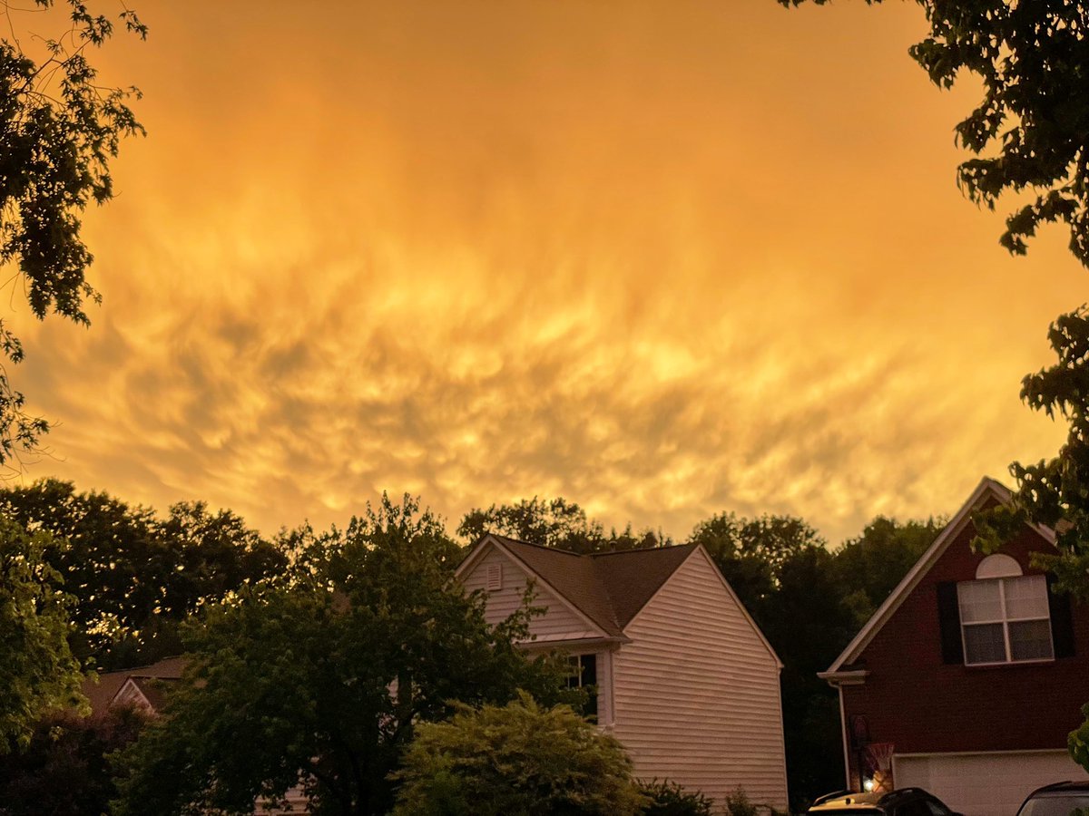 TurnerHarris24's tweet photo. @wxbrad Beautiful sunset from Ballantyne after all the storms today! https://t.co/EKuiHAFIMl