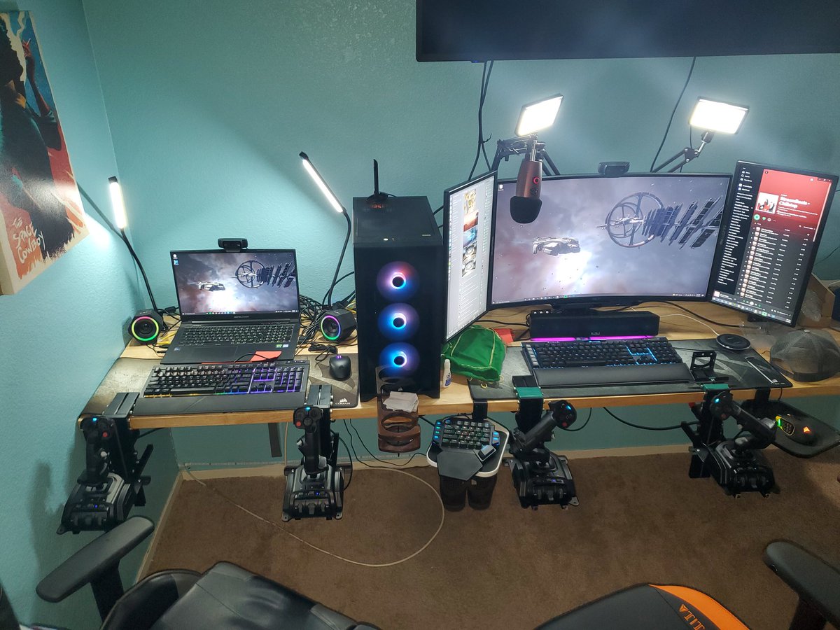 fox_velox's tweet photo. @BlackShrubberie Mine and my sons sc set up. https://t.co/EwajW9yhO7