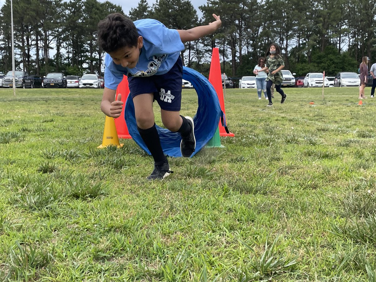 ShelitaWatkis's tweet photo. We had a βrain scareβ but we were able to have field day today for our 5th and 6th students. #Daytonpride β¦@esm_csdβ© https://t.co/7Y9jXxtqgm