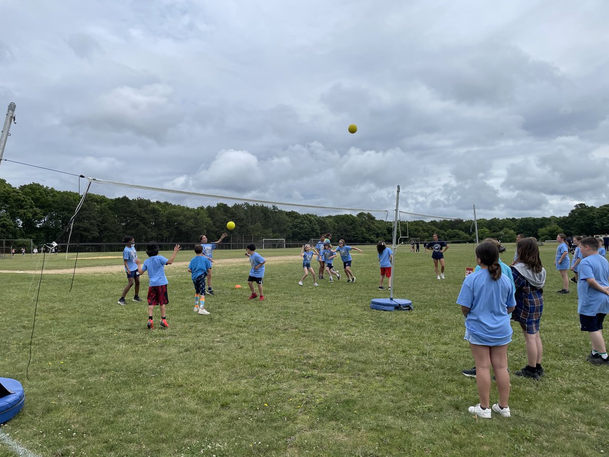 ShelitaWatkis's tweet photo. We had a βrain scareβ but we were able to have field day today for our 5th and 6th students. #Daytonpride β¦@esm_csdβ© https://t.co/7Y9jXxtqgm