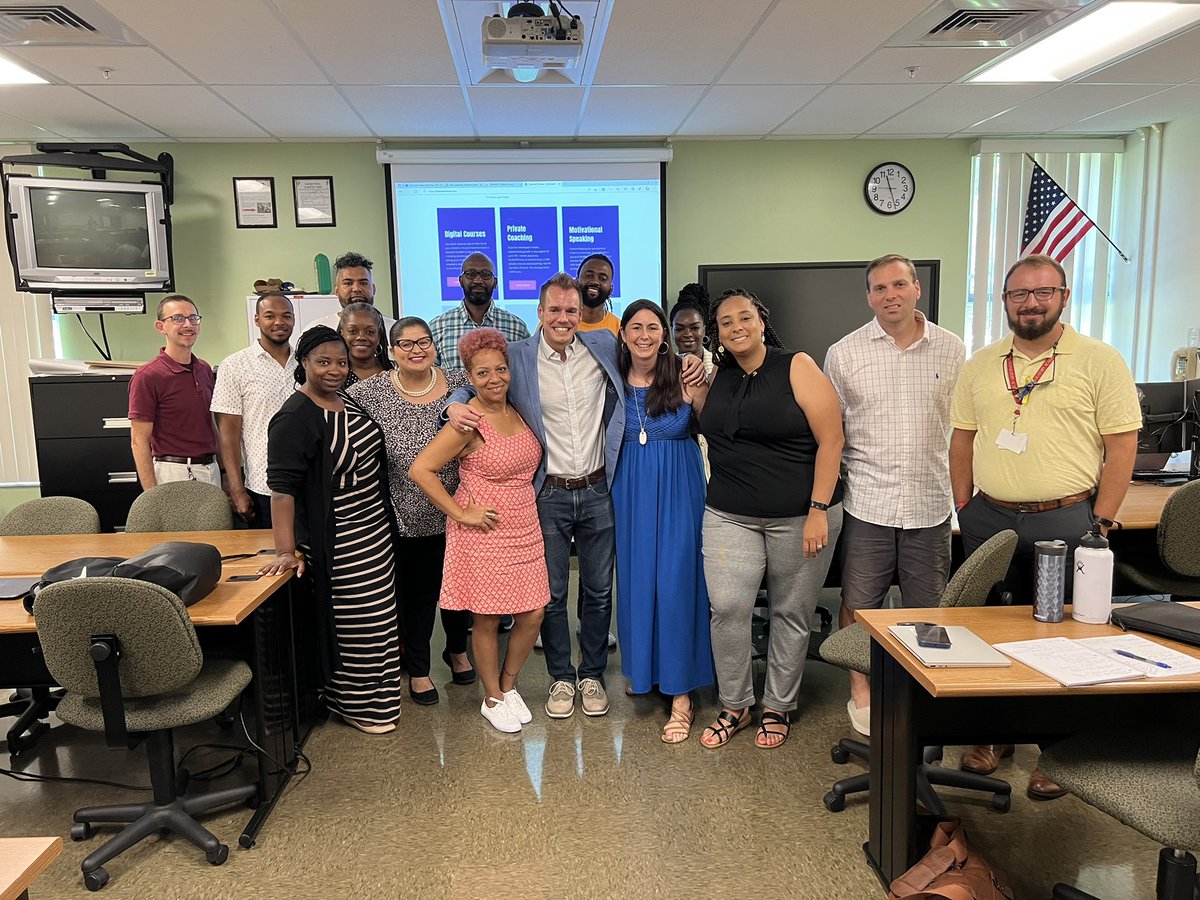 JuliaSCohen's tweet photo. What a phenomenal week with our Student Success Coaches! I am so blessed to lead these amazing people!!!!! They are so special and I can’t wait to see how they apply everything they learned this week! They have my ❤️! #SuccessFamily 🧡 https://t.co/OHjv4t4bYE