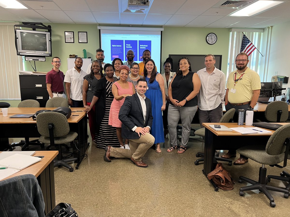 JuliaSCohen's tweet photo. What a phenomenal week with our Student Success Coaches! I am so blessed to lead these amazing people!!!!! They are so special and I can’t wait to see how they apply everything they learned this week! They have my ❤️! #SuccessFamily 🧡 https://t.co/OHjv4t4bYE