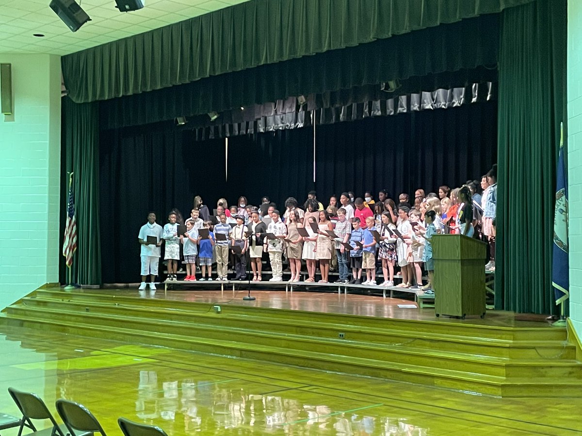 RobertCasteen's tweet photo. End of year awards ceremonies celebrating our students at @NPESbraves3012 #BuildingtheBestSPS https://t.co/bisRumkL1L
