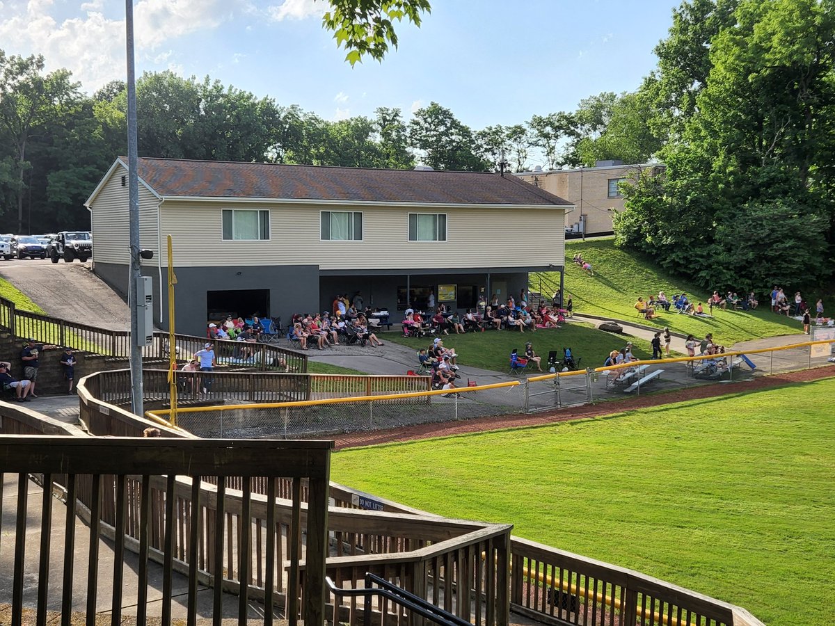 TallmadgeLL's tweet photo. Perfect night for a game at my favorite facility.
Minors pitchfork championship game.  Great crowd.   
Shout out to all of our volunteers and fans.  Top Notch as always. 
Go Tallmadge 
Tom https://t.co/A3QtUjD3gw
