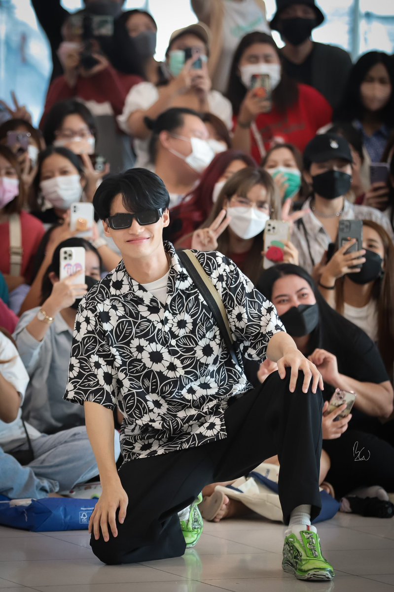 A_little_TA's tweet photo. Safe flight kub 💚🛫

#PRADAxWINInMilan #winmetawin https://t.co/tUqiisFtCi