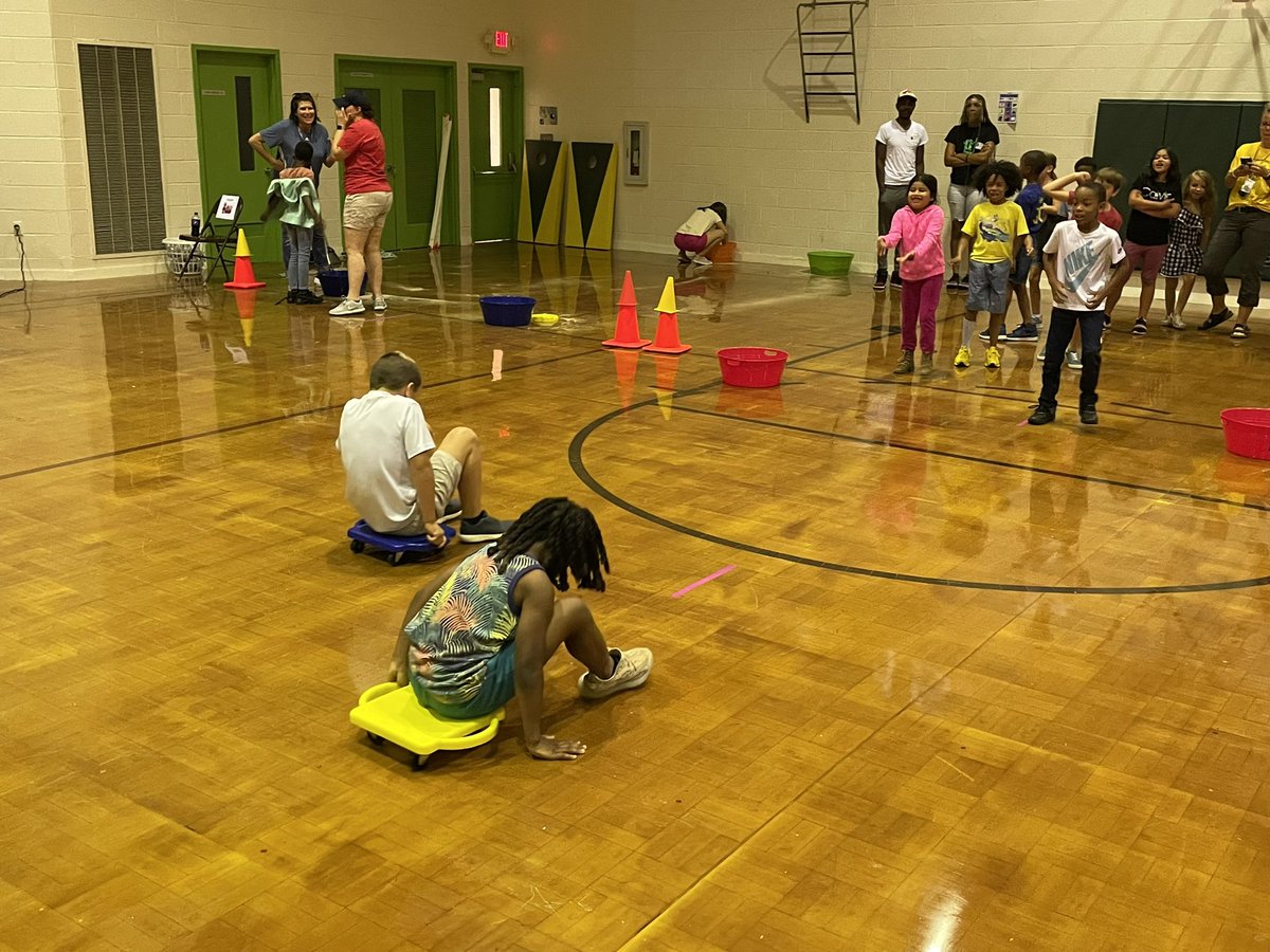 RobertCasteen's tweet photo. Field Day Fun! @NPESbraves3012 https://t.co/waky5LMQdU