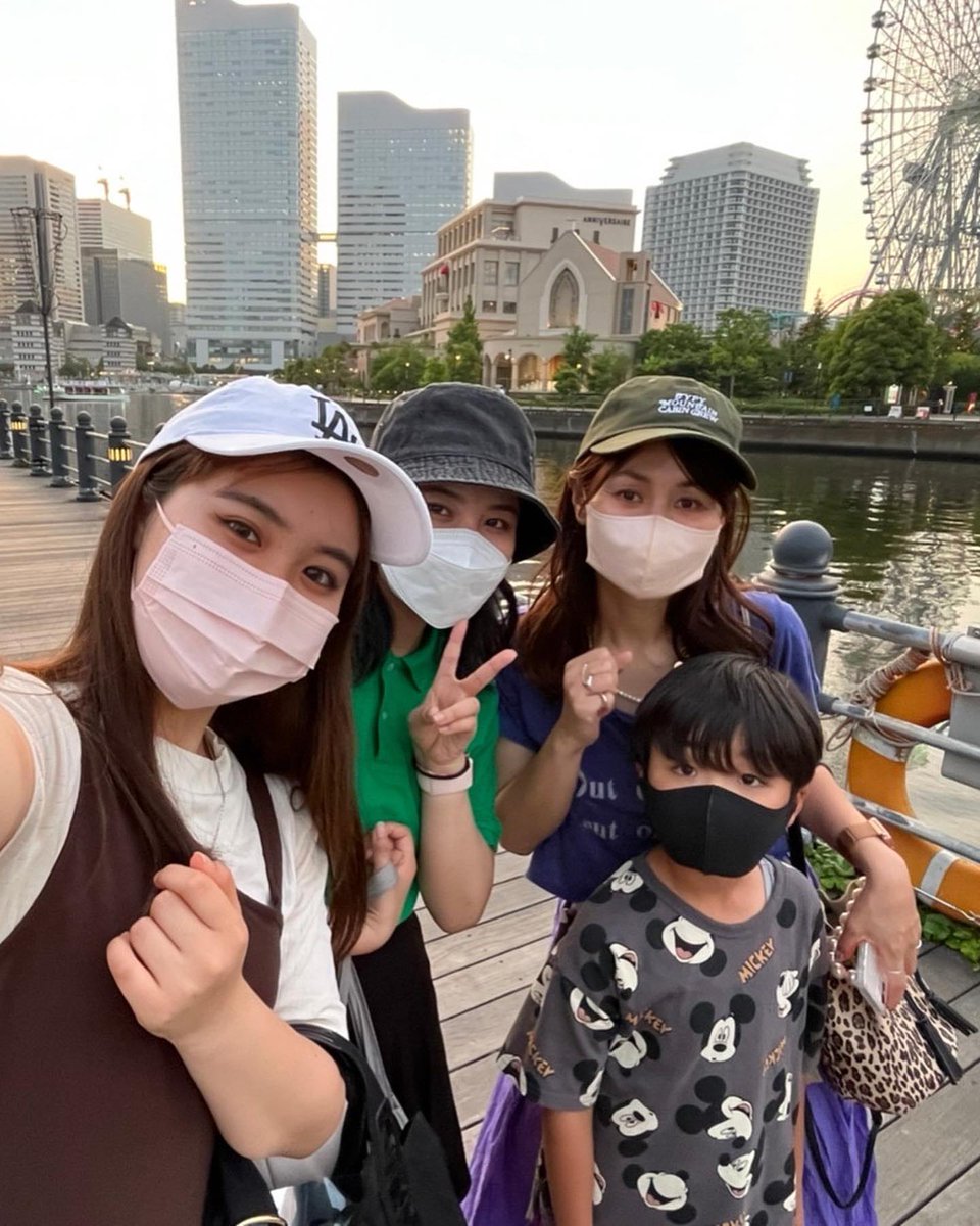 su_cham_33's tweet image. この日は親子で👩‍👦
#海コーデ  𓇼𓆡𓆉 ⋆

親子で #linkcode 中々出来ないんだけど💦（笑）
kaiに合わせ💜むらさき🍇
してみたよ〜

tops は昔展示会で購入しショート丈に迷ったのか…あまり着てなか… instagram.com/p/Ce2HgatvyvR/