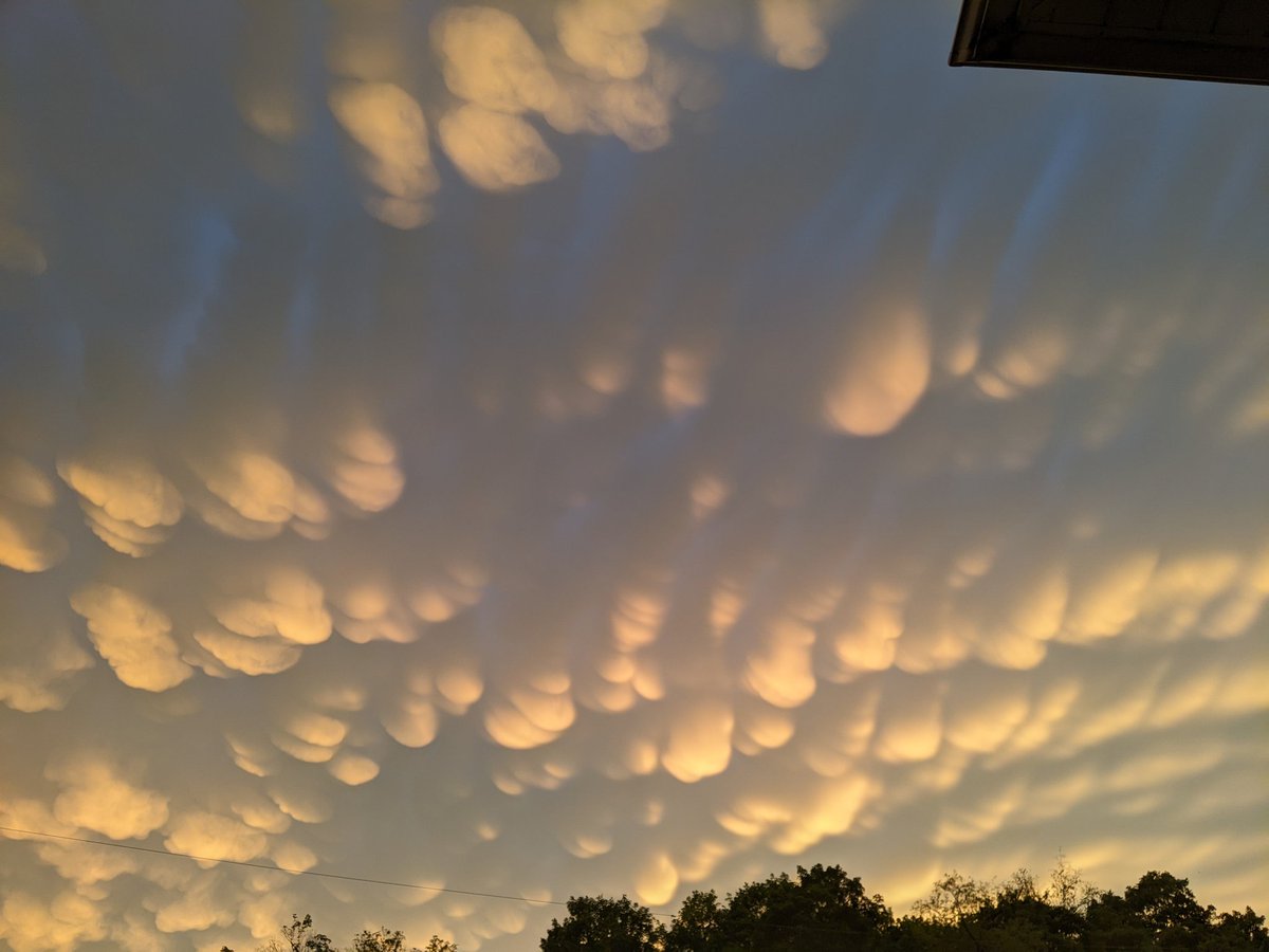 PghKatelyn09's tweet photo. @WPXIScott clouds over Murrysville https://t.co/kYtBCk0zle