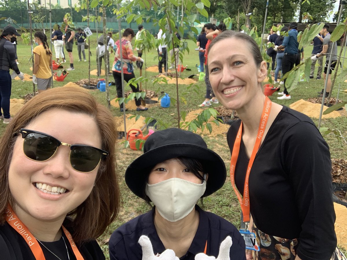 mel_yseali's tweet image. Happy to be here planting trees at the Minden Stateland as part of the @UKinSingapore Queen’s Canopy Tree Planting and the @nparksbuzz #OneMillionTreesMovement planting 70 trees for each year of Her Majesty’s reign. @NUSCNCS @Kelly_Siman