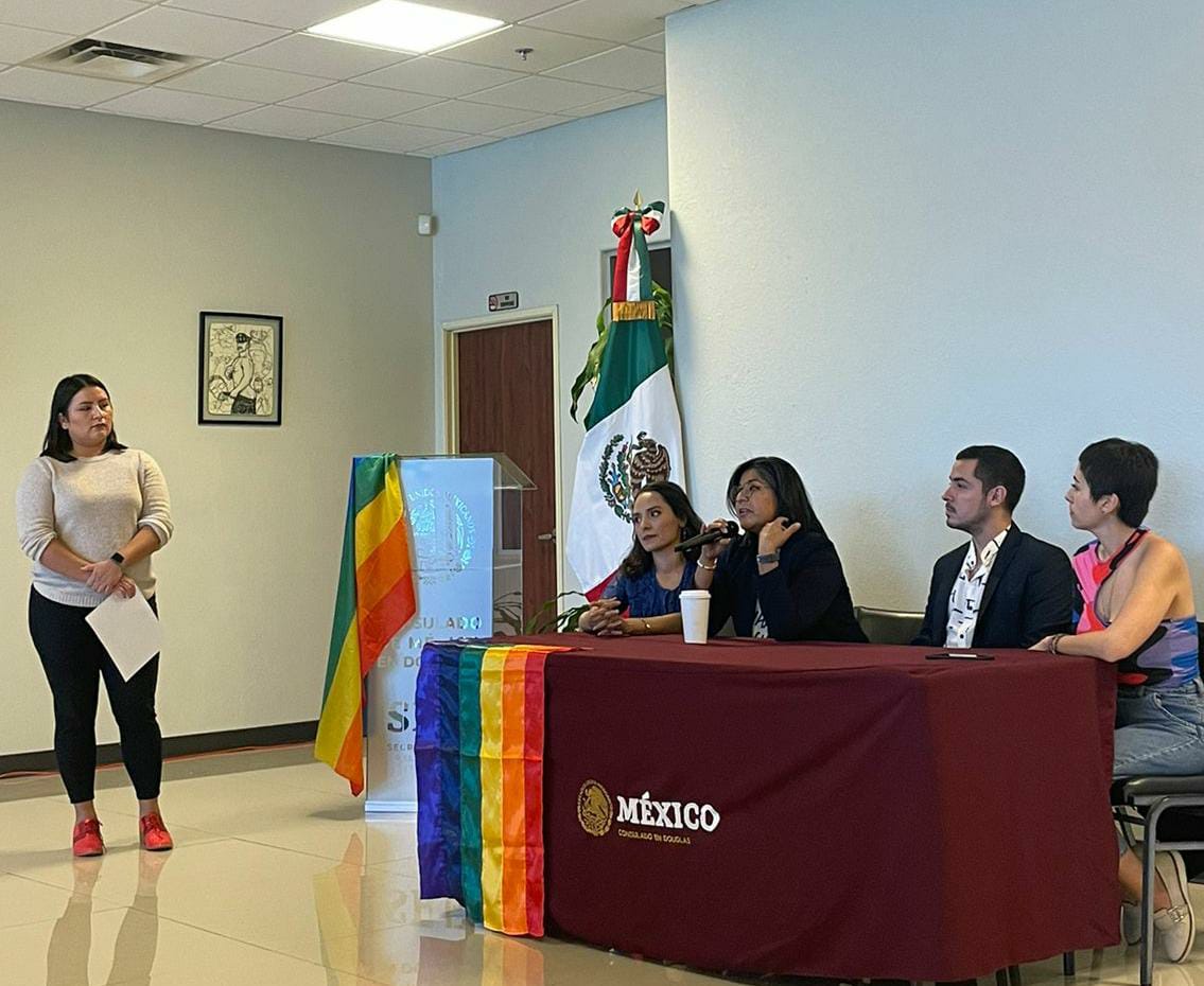 Agradecemos la colaboración de @ericasalinasez y de @EsmeraldaGarciaMeme, cuyo cortometraje 'Para: Sarah' fue proyectado en @ConsulmexDouglas, seguido de una charla sobre los ECOSIG (Esfuerzos para Corregir la Orientación Sexual y la Identidad de Género). fb.watch/dHAjc7bt3U/