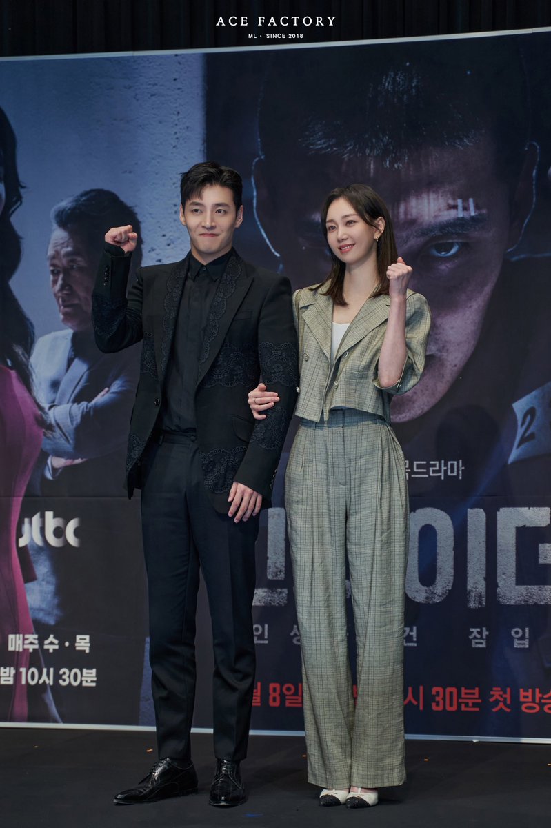 KangHaNeulBR's tweet photo. 📸| Imagens retiradas do NAVER.

— Olha essas fotos em HD desse elenco lindo e talentoso!!

#KangHaNeul #강하늘 #カンハヌル #姜河那 #Insider https://t.co/has2J7P2q5