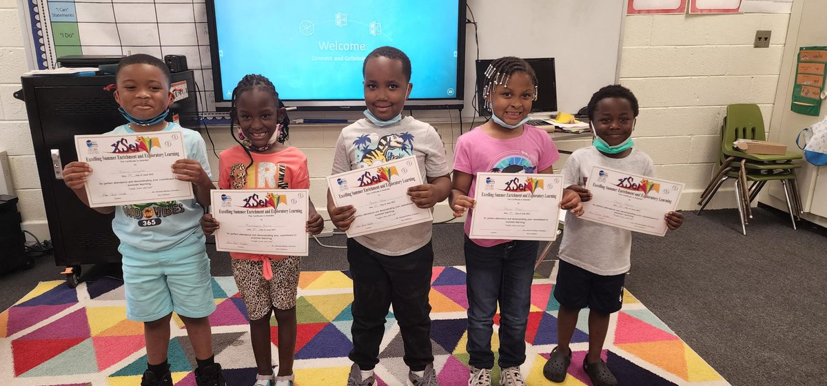 Mrs. Waller’s first week perfect attendance…💛💚🐝 #xSEL #EdgewoodExcellence #TopNotch