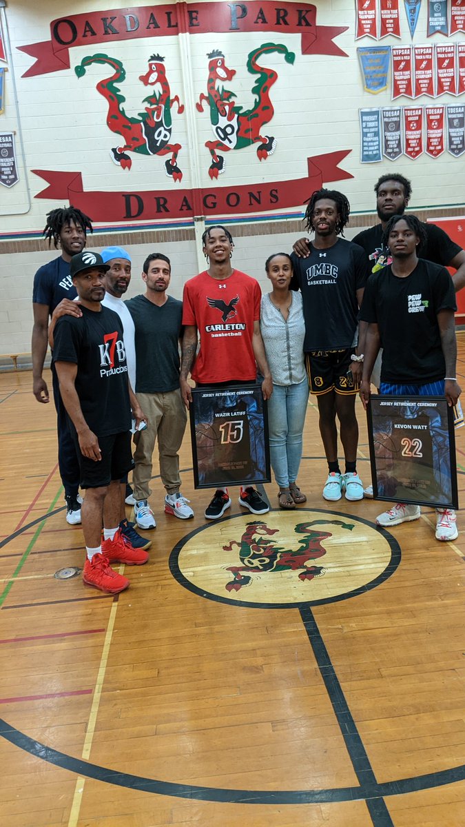 MsDualeh's tweet photo. Taught these men a decade ago when they were all shorter than me, they have definitely grown a couple of inches 😅🤣. So proud of the men you have all become 🥰✊🏾 #OakdaleParkMS #myfirstclass https://t.co/NsNOQ9S6Hj