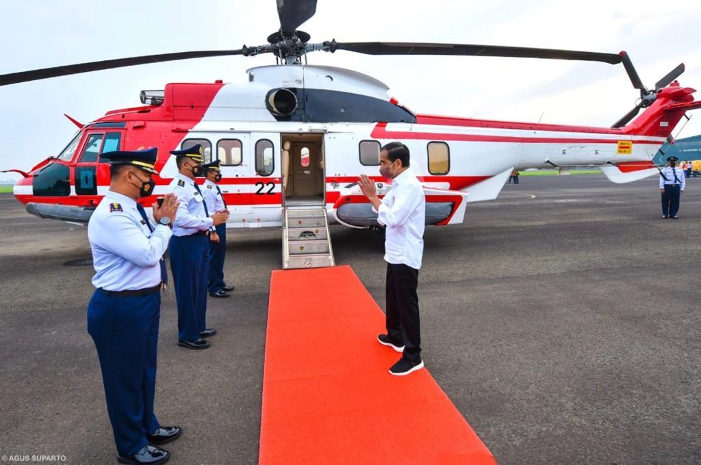 jokowi's tweet image. Selamat pagi. Hari ini saya ke Banten, hendak mengunjungi Pasar Baros di Kab. Serang, lalu meninjau Bendungan Sindangheula. 

Siang nanti, selepas salat Jumat, saya akan menghadiri acara Silaturahmi dengan Alumni Penerima Kartu Prakerja di Sentul, Kab. Bogor.