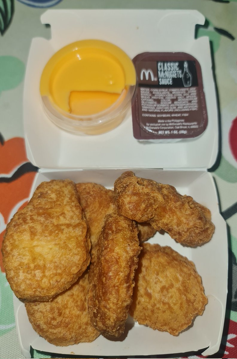 awesamdiary's tweet photo. Ordered @McDo_PH 6 pcs Chicken Nuggets with 3-Cheese Dip and additional BBQ Sauce last night.
β
Masarap yung 3-Cheese Dip
β
MAS MASARAP kung haluin siya with BBQ sauce
#iamsimplyaweSAM #aweSAMeats #aweSAMrecos #McdoPH #chickennuggets https://t.co/bgLHXSNhef