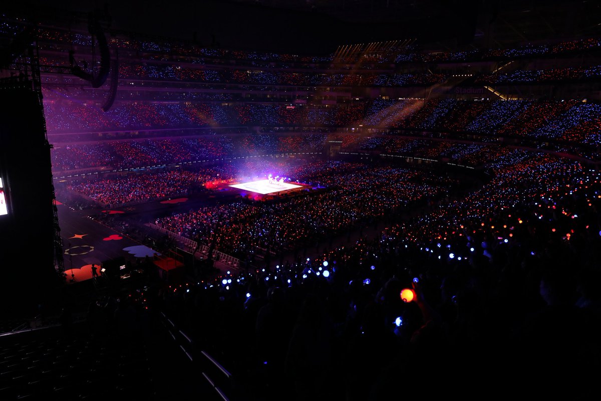 AJhapamochi's tweet photo. Iโm still thinking about how epic the @BTS_twt performances were when they took over Allegiant Stadium, and really all of Vegas, a few months ago. 4 sold out shows!
@SonicOnAir will you please play #BTS, specifically #YetToCome, for me on your @985KLUC #8MostWanted? https://t.co/6DkzvJBPCh