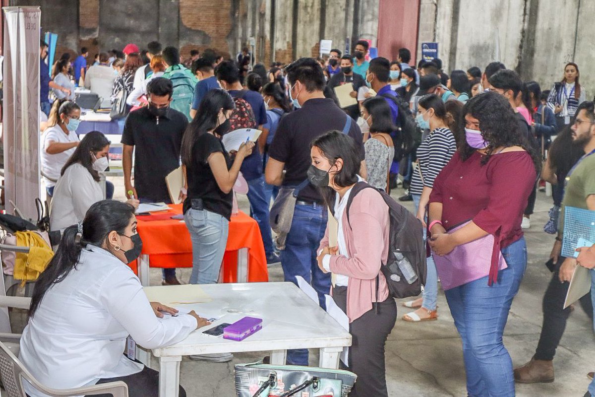 ZairaPineda_SV's tweet photo. Agradezco mucho al Ministro @RolandoCastroSv y a su equipo técnico de @TrabajoSV y al Alcalde @RafaelArevaloES  de @AlcaldiaSN_ y su colaboradores por el apoyo brindado en nuestra Expo Empleo joven 2022 😎 https://t.co/bXNsuE5Wm5
