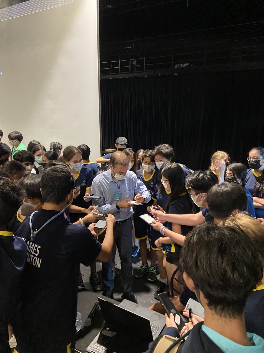 standrewsbkk's tweet image. We recently welcomed @DrFrostMaths (a champion of Maths and Covid Hero in the Global Teacher Prize 2020) for an interactive and fun day of maths for teachers and students. Learn more about his visit here bit.ly/Drfrost
#STAbkk #NordAngliaEducation #CreateYourFuture