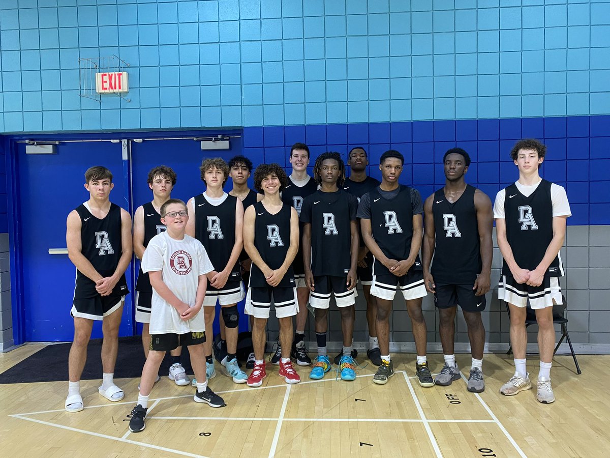 davidsonacademy's tweet photo. Our varsity boys basketball crew working hard at the Gallatin Team Camp. @DABoysBB @athletics_da #DAhoops #summer https://t.co/ORD1q2jZu0