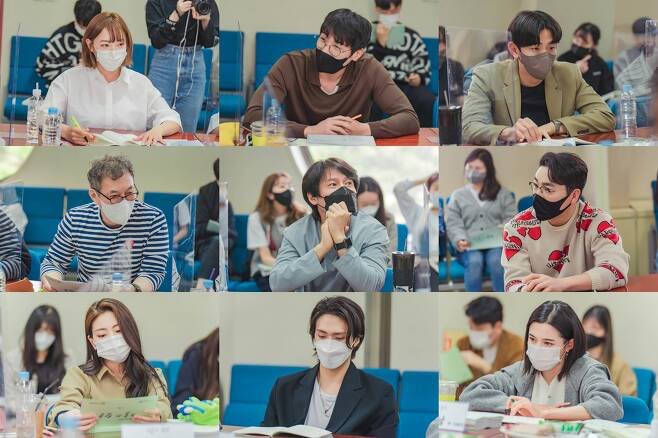 SBS drama <#TodaysWebtoon> script reading, broadcast on July 29.

#KimSeJeong #ChoiDaniel #NamYoonSu #KimKapSoo #ParkHoSan #YangHyunMin #KangRaeYeon #HaDoKwon #HaYulRi #AhnTaeHwan #SonDongWoon #NamBoRa