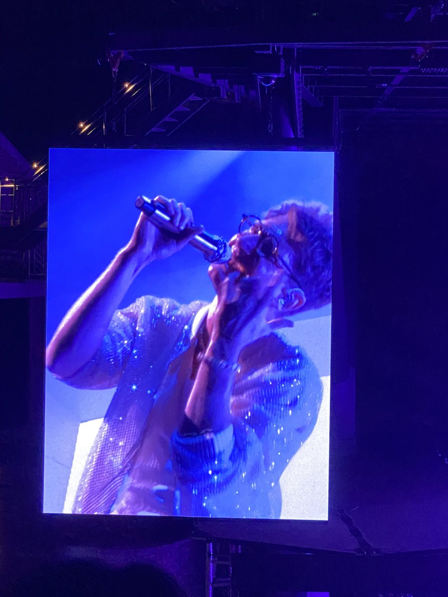 rachelej96's tweet photo. last night was https://t.co/SSQVQBV80d.liev.a.ble. WE LOVE YOU @GlassAnimals #GARedRocks #GlassAnimalsatRedRocks 🍍💚 https://t.co/26XwsVsboM